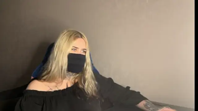 Snapshot of UnaXyling chatting on 02-03-26, 01:27 UnaXyling online show from 02-03-26, 01:27