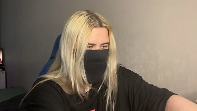 Snapshot of UnaXyling chatting on 02-17-26, 09:28 UnaXyling online show from 02-17-26, 09:28