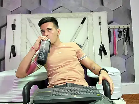 Snapshot of GoldenBoyM chatting on 05-01-26, 03:22 GoldenBoyM online show from 05-01-26, 03:22