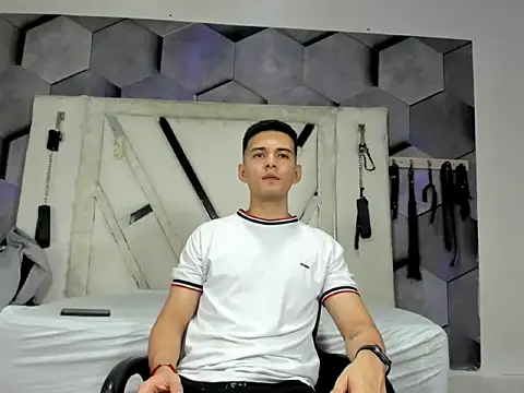 Snapshot of GoldenBoyM chatting on 04-25-26, 03:20 GoldenBoyM online show from 04-25-26, 03:20