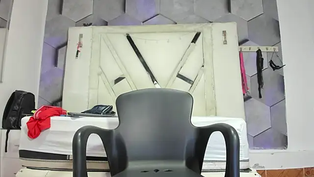 GoldenBoyM online show from 07-18-26, 07:44