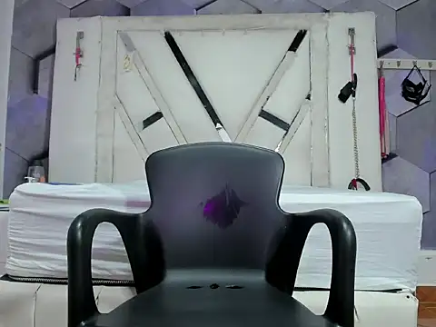 Snapshot of GoldenBoyM chatting on 06-11-26, 03:03 GoldenBoyM online show from 06-11-26, 03:03