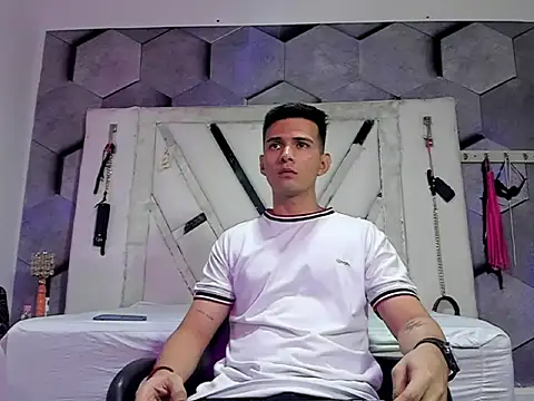 Snapshot of GoldenBoyM chatting on 05-26-26, 03:37 GoldenBoyM online show from 05-26-26, 03:37