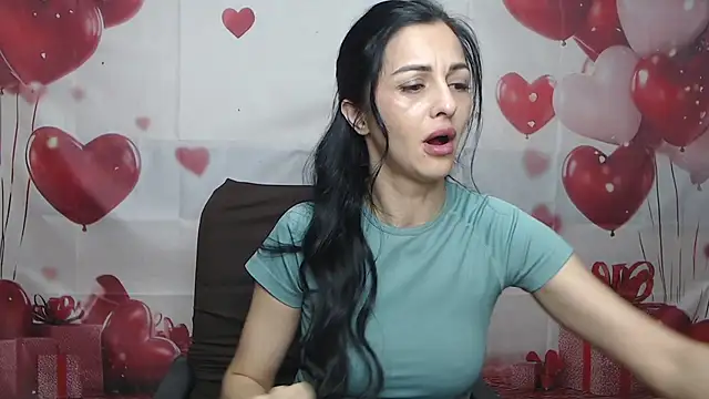 Snapshot of EvaClarkk chatting on 05-27-26, 05:15 EvaClarkk online show from 05-27-26, 05:15