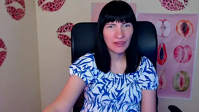 Snapshot of Rosalinda_ro chatting on 05-21-26, 06:05 Rosalinda ro online show from 05-21-26, 06:05