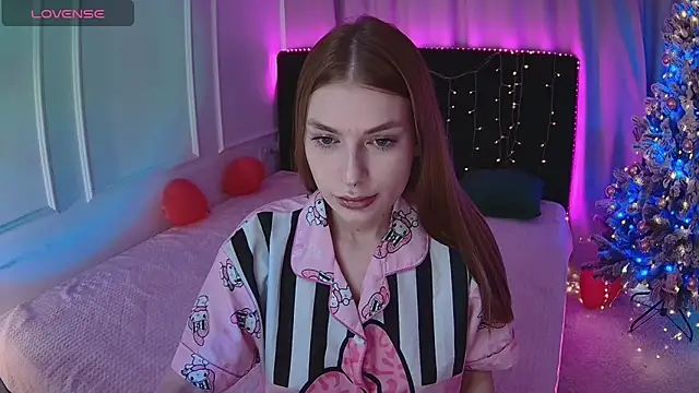 Snapshot of Alisa_Wood chatting on 02-19-26, 03:20 Alisa Wood online show from 02-19-26, 03:20