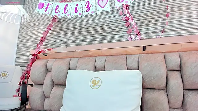 Snapshot of rossy_roose chatting on 02-07-26, 07:44 rossy roose online show from 02-07-26, 07:44