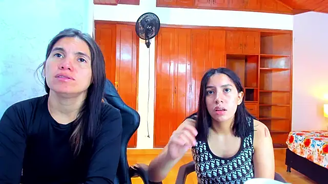 Emily and Soffy online show from 04-08-26, 12:17