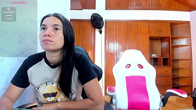 Emily and Soffy online show from 03-07-26, 12:43