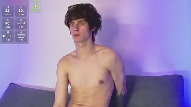 Snapshot of HoogWilder chatting on 02-09-26, 09:13 HoogWilder online show from 02-09-26, 09:13