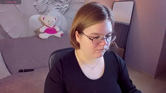 Snapshot of MaryFloree chatting on 02-11-26, 03:28 MaryFloree online show from 02-11-26, 03:28