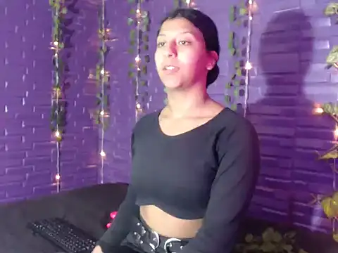 Snapshot of Vaneline2 chatting on 04-21-26, 03:29 Vaneline2 online show from 04-21-26, 03:29