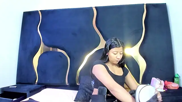 Snapshot of Vaneline2 chatting on 05-20-26, 02:14 Vaneline2 online show from 05-20-26, 02:14