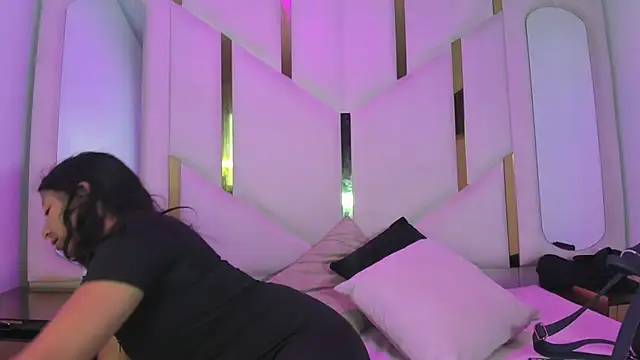 Snapshot of Vaneline2 chatting on 04-29-26, 02:21 Vaneline2 online show from 04-29-26, 02:21