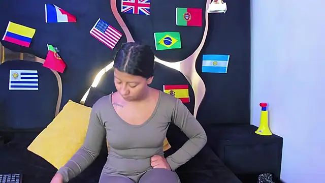 Snapshot of Vaneline2 chatting on 06-17-26, 02:05 Vaneline2 online show from 06-17-26, 02:05
