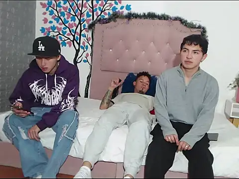 Snapshot of Damian20261 chatting on 02-23-26, 04:40 Damian20261 online show from 02-23-26, 04:40