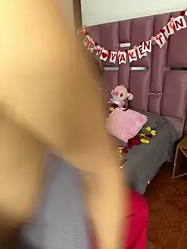 Snapshot of MaxyRyan chatting on 02-14-26, 01:11 MaxyRyan online show from 02-14-26, 01:11