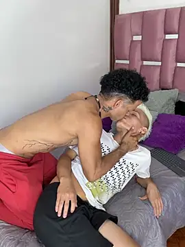 Snapshot of MaxyRyan chatting on 02-12-26, 01:00 MaxyRyan online show from 02-12-26, 01:00