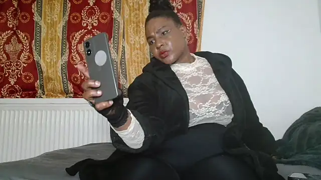 Snapshot of CurvySashia chatting on 05-17-26, 09:48 CurvySashia online show from 05-17-26, 09:48