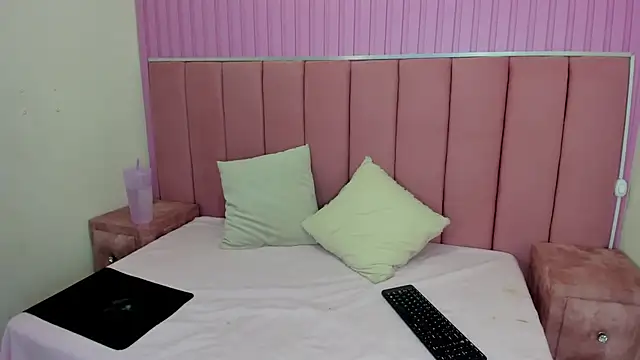 LunaSmithly online show from 04-17-26, 05:38