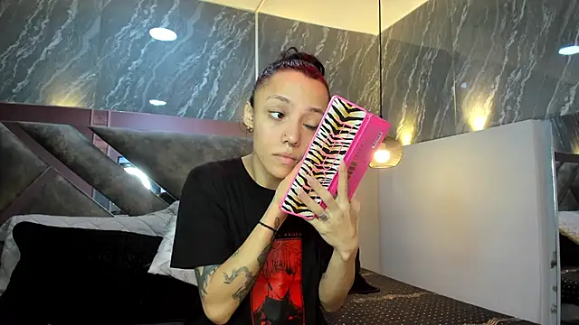 CharlotteKravizz online show from 02-17-26, 06:16