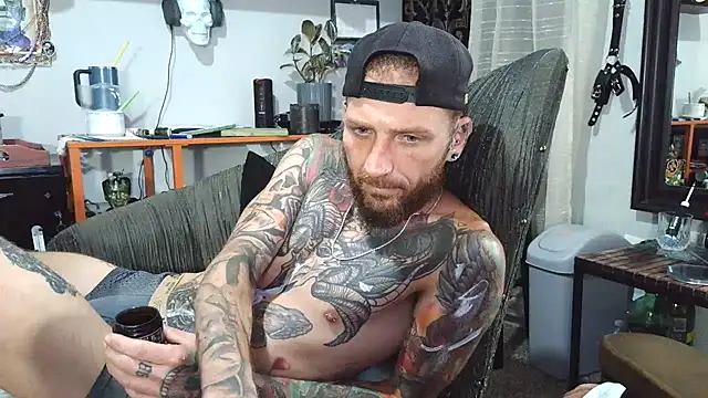 Snapshot of F_D_R_ chatting on 05-26-26, 04:05 F D R online show from 05-26-26, 04:05