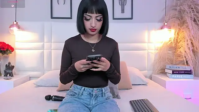 Snapshot of RaquelHyde_ chatting on 05-01-26, 12:21 RaquelHyde online show from 05-01-26, 12:21