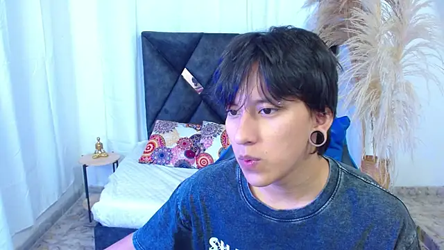 Snapshot of nikoo_18 chatting on 02-24-26, 01:45 nikoo 18 online show from 02-24-26, 01:45