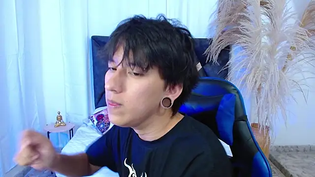 Snapshot of nikoo_18 chatting on 02-04-26, 02:12 nikoo 18 online show from 02-04-26, 02:12