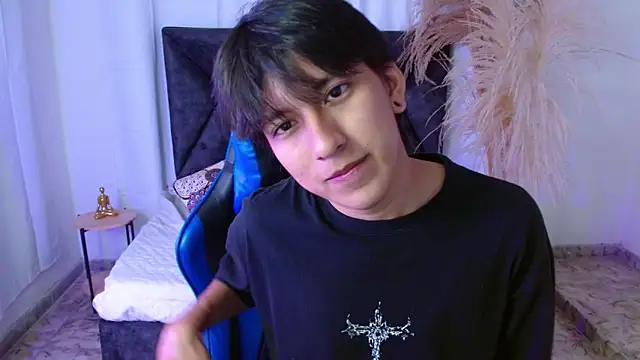 Snapshot of nikoo_18 chatting on 02-17-26, 01:41 nikoo 18 online show from 02-17-26, 01:41