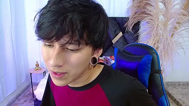 Snapshot of nikoo_18 chatting on 02-05-26, 02:13 nikoo 18 online show from 02-05-26, 02:13