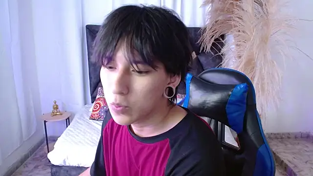 Snapshot of nikoo_18 chatting on 02-22-26, 01:46 nikoo 18 online show from 02-22-26, 01:46