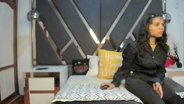 Maggyx online show from 03-26-26, 01:42