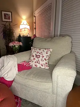 Snapshot of mooviebaby chatting on 02-19-26, 07:16 mooviebaby online show from 02-19-26, 07:16