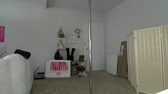 Snapshot of TheDaisyPink chatting on 04-30-26, 10:58 TheDaisyPink online show from 04-30-26, 10:58