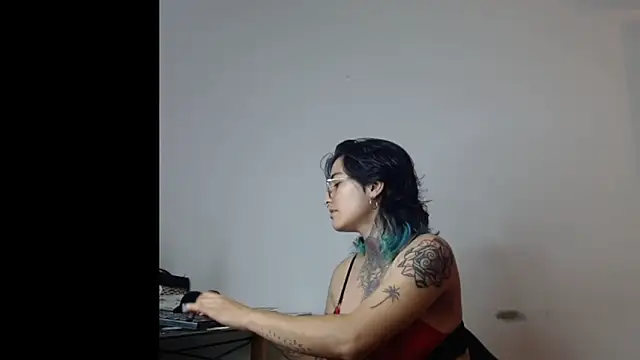 Snapshot of Ivyravens chatting on 02-19-26, 01:46 Ivyravens online show from 02-19-26, 01:46