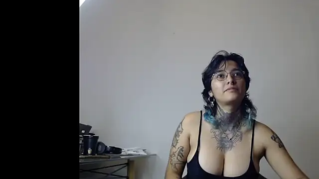 Snapshot of Ivyravens chatting on 02-20-26, 11:28 Ivyravens online show from 02-20-26, 11:28