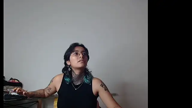 Snapshot of Ivyravens chatting on 02-16-26, 11:35 Ivyravens online show from 02-16-26, 11:35