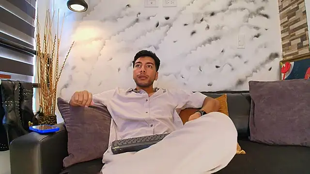 Snapshot of Max_Hornye chatting on 02-16-26, 07:01 Max Hornye online show from 02-16-26, 07:01