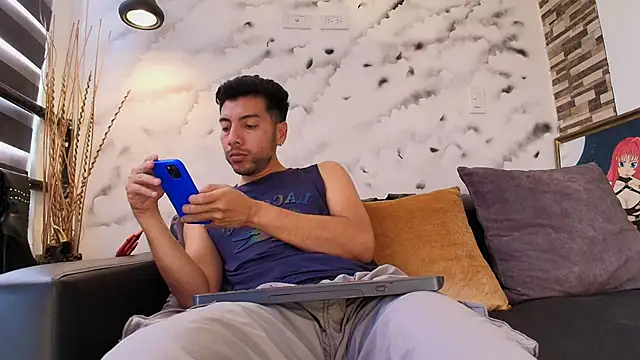 Snapshot of Max_Hornye chatting on 02-19-26, 06:38 Max Hornye online show from 02-19-26, 06:38