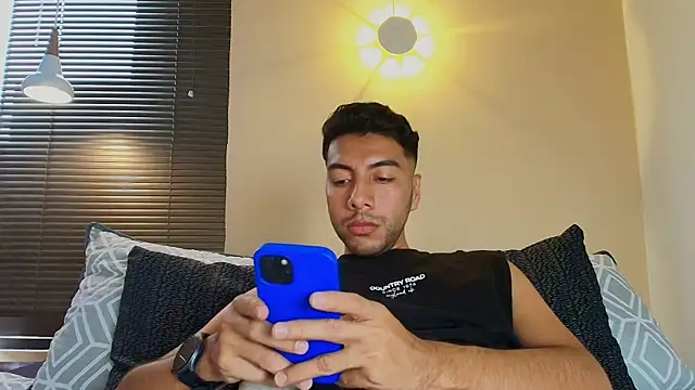 Snapshot of Max_Hornye chatting on 02-25-26, 07:14 Max Hornye online show from 02-25-26, 07:14