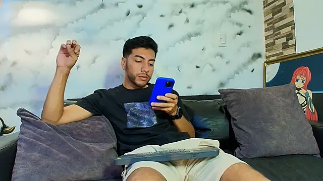 Snapshot of Max_Hornye chatting on 02-05-26, 07:10 Max Hornye online show from 02-05-26, 07:10