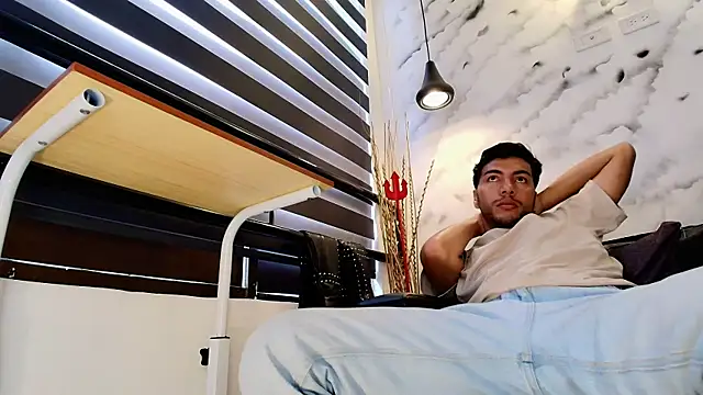 Snapshot of Max_Hornye chatting on 02-21-26, 07:16 Max Hornye online show from 02-21-26, 07:16