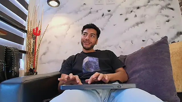 Snapshot of Max_Hornye chatting on 02-24-26, 06:42 Max Hornye online show from 02-24-26, 06:42