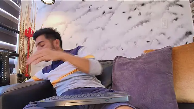 Snapshot of Max_Hornye chatting on 02-23-26, 06:52 Max Hornye online show from 02-23-26, 06:52