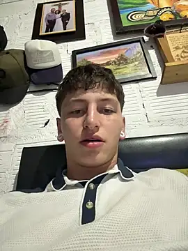 Snapshot of ARON_LUXX chatting on 03-14-26, 11:00 ARON LUXX online show from 03-14-26, 11:00