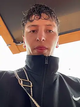 Snapshot of ARON_LUXX chatting on 04-16-26, 03:02 ARON LUXX online show from 04-16-26, 03:02