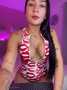 Snapshot of SofiaSiren chatting on 05-16-26, 01:48 SofiaSiren online show from 05-16-26, 01:48