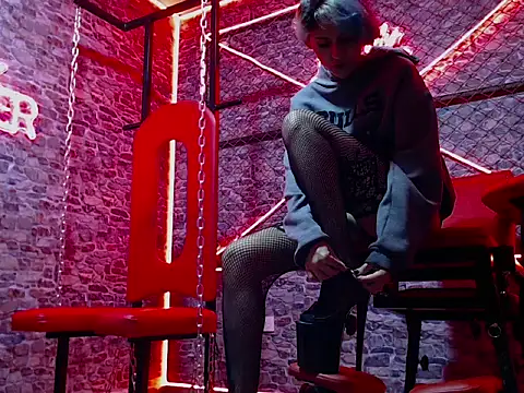 Snapshot of MiistressBlu chatting on 02-06-26, 02:02 MiistressBlu online show from 02-06-26, 02:02