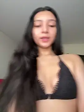 Snapshot of Chinicr18 chatting on 05-28-26, 02:56 Chinicr18 online show from 05-28-26, 02:56